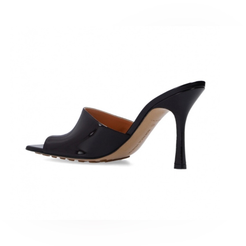 Bottega Veneta
Bottega Veneta Square Toe Sandals - Picture 3 of 16